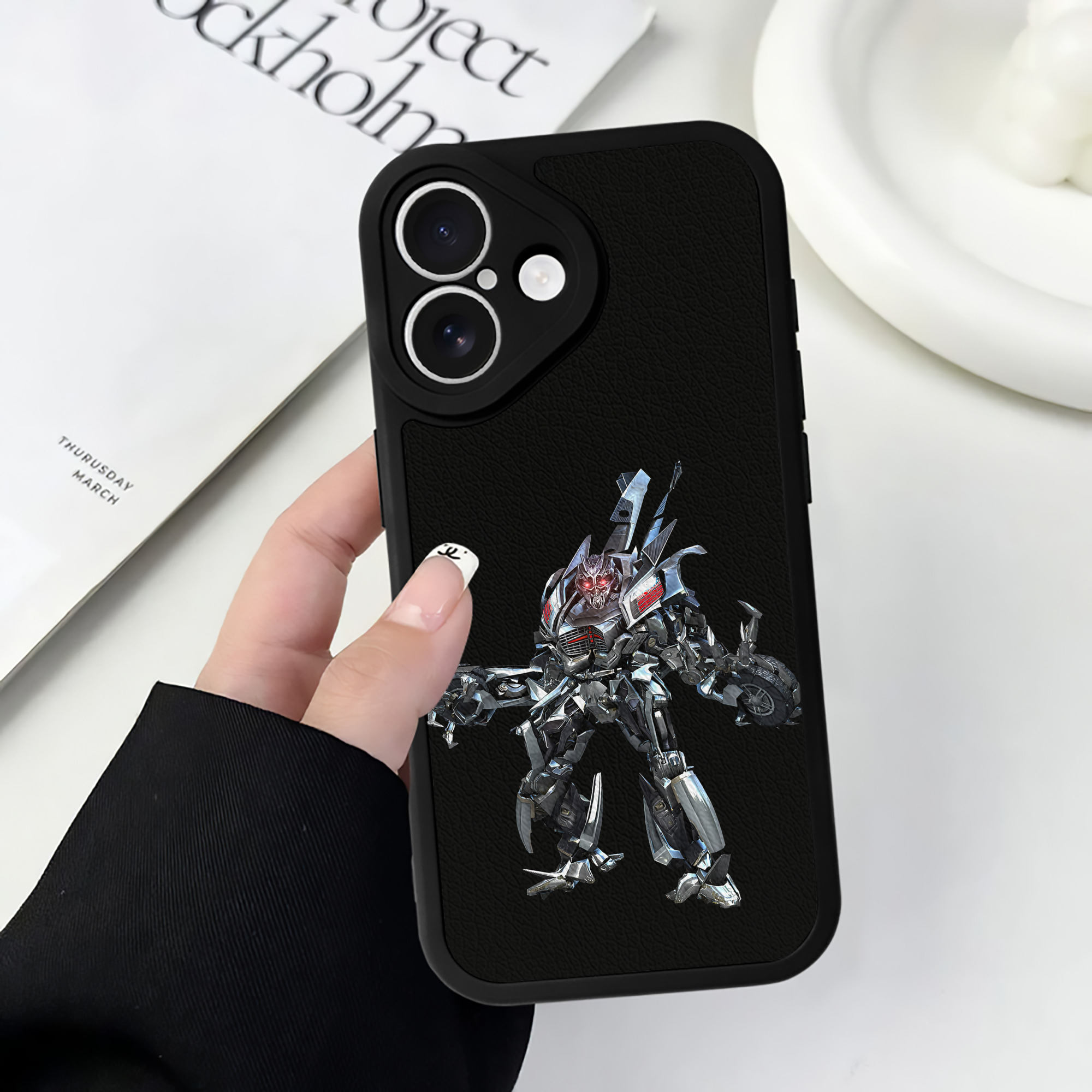 （画像用） Transformers トランスフォーマー 【iPhone 16シリーズ対応】シリコンスマホケース（レザー調） 材質：シリコン